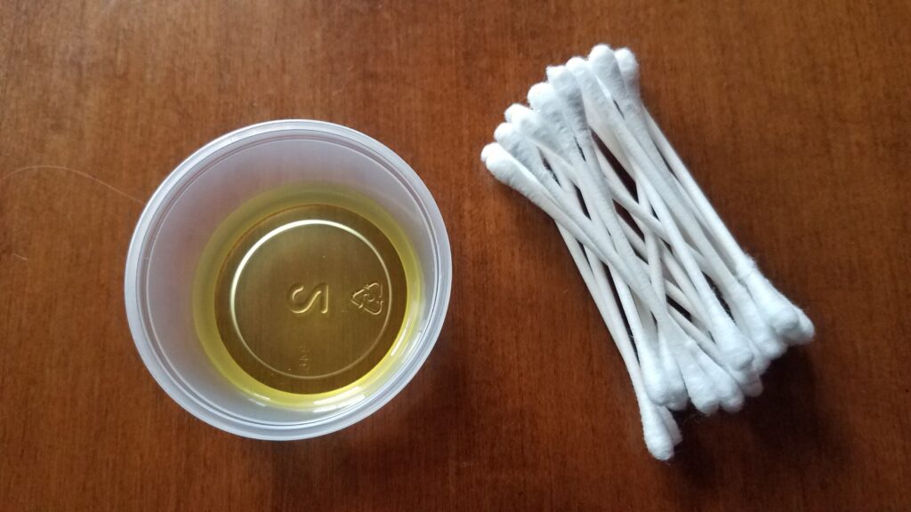 What To Do With Baby Chicks Who Have Poop on Butt?